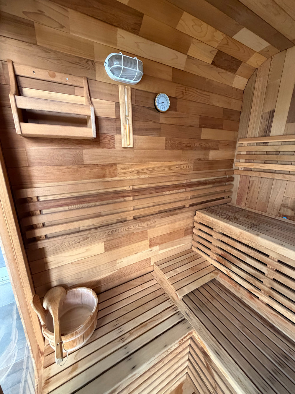 Sauna d'extérieur traditionnel VERVE Clarity - Cèdre | FABRIQUÉ SUR COMMANDE
