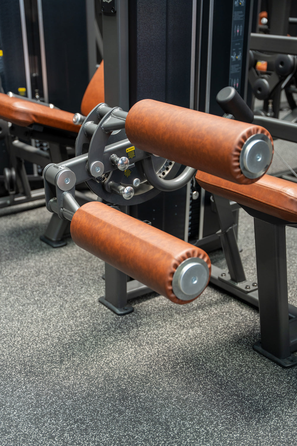 VERVE Appareil de musculation à charge guidée pour extensions/flexions des jambes (Noir) - Série Makoto