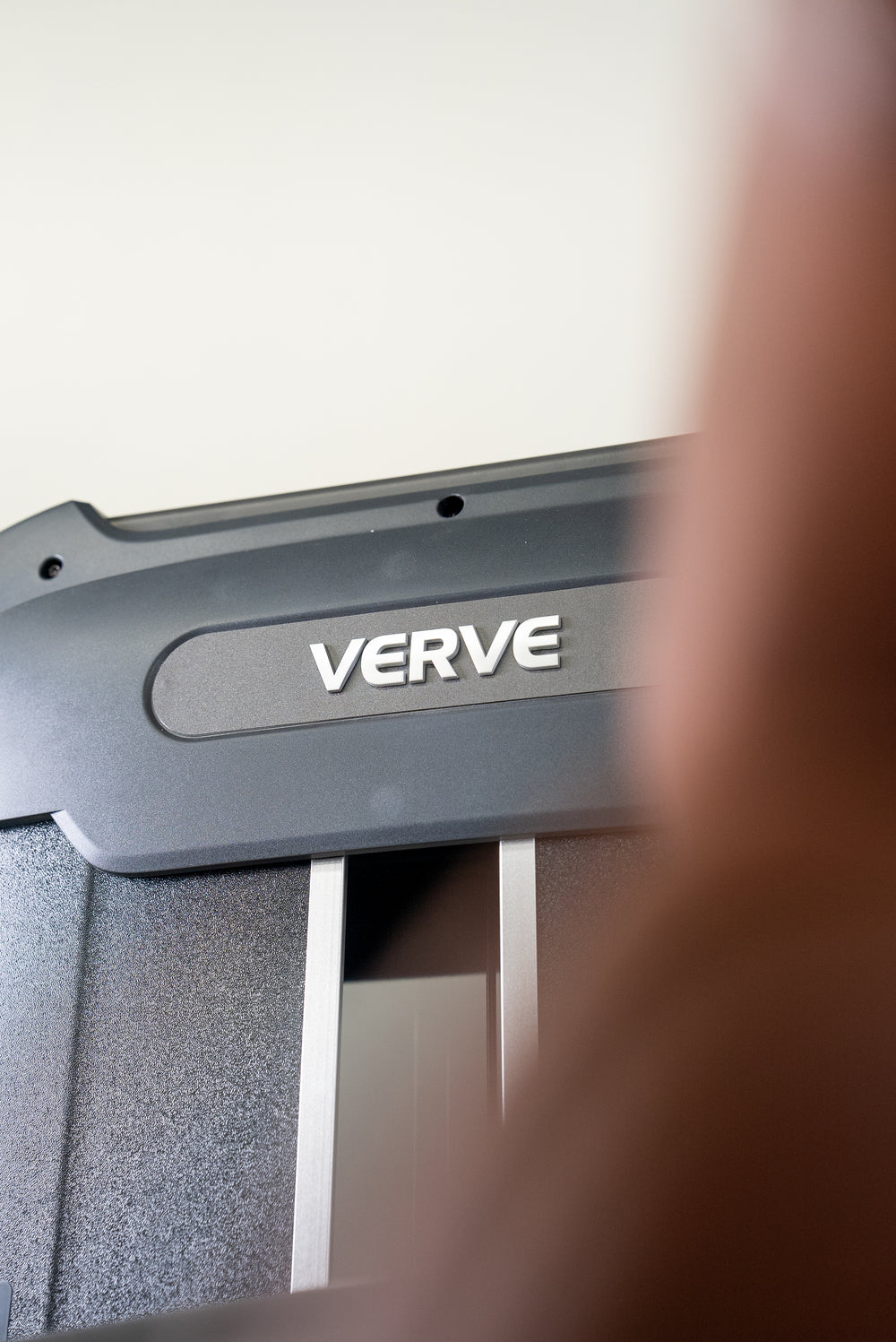 Presse à épaules à charge guidée VERVE (Marron) - Série Makoto