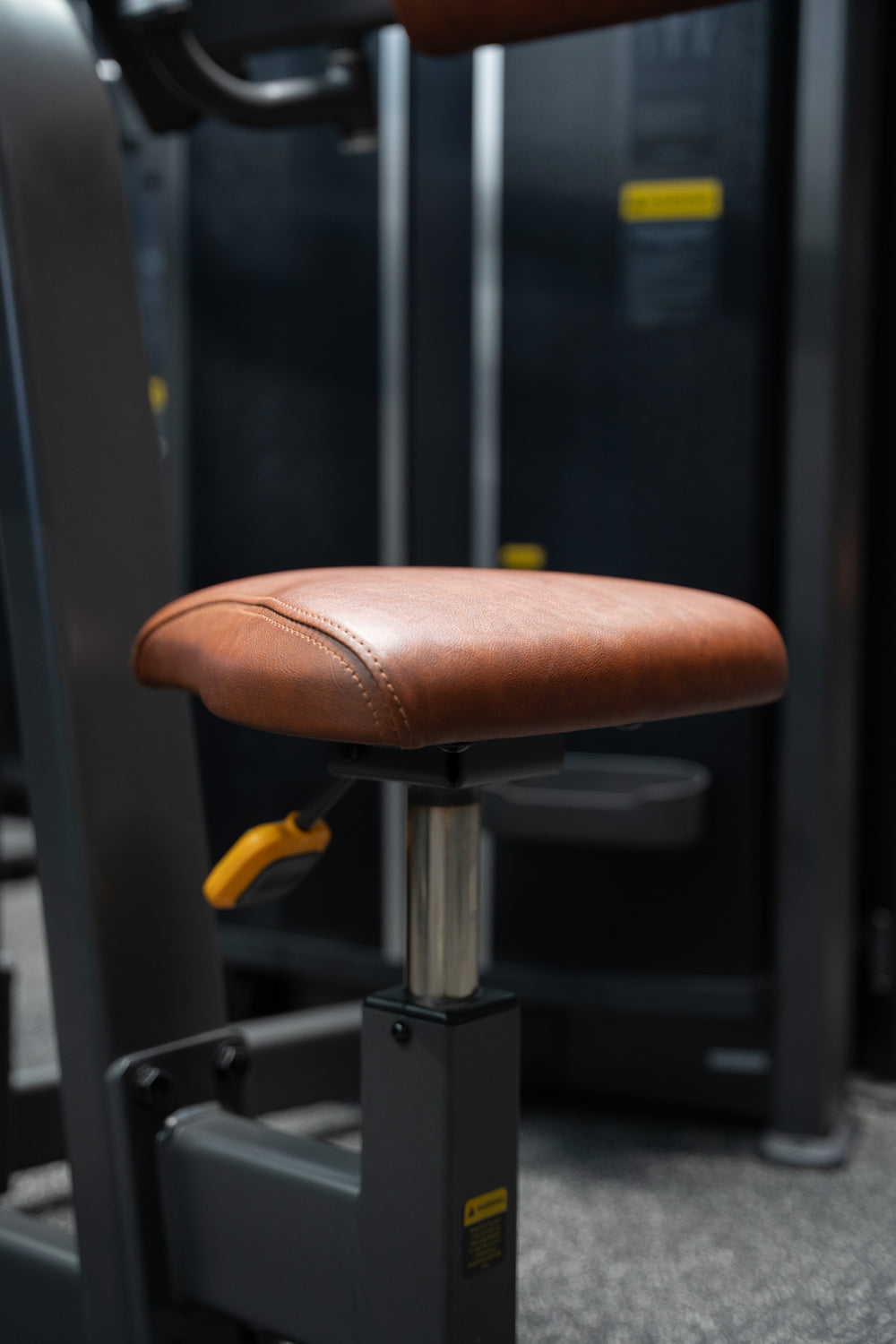 Appareil de musculation pour élévations latérales des épaules VERVE (marron) - Série Makoto