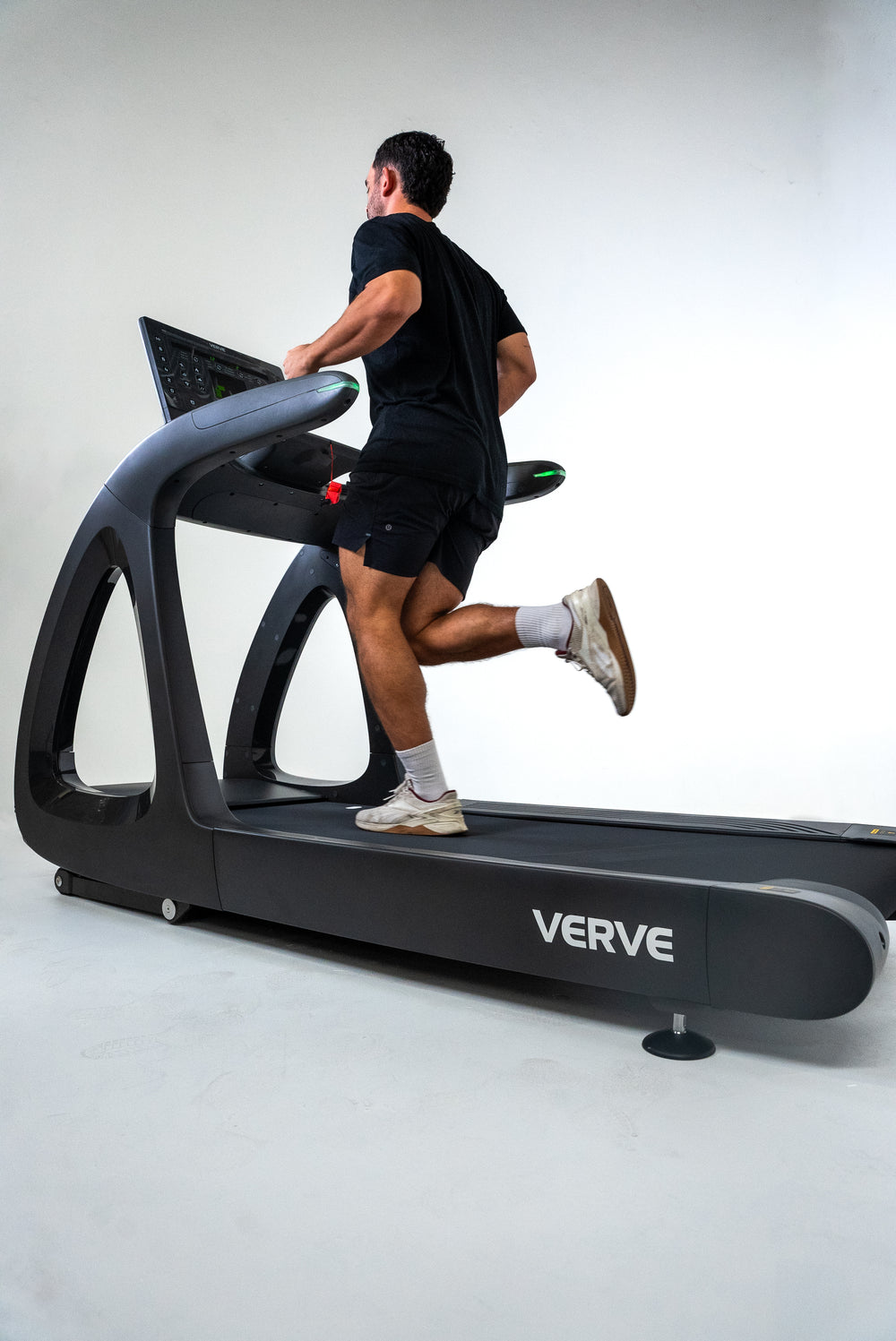 Tapis de course professionnel VERVE Velocity avec écran tactile